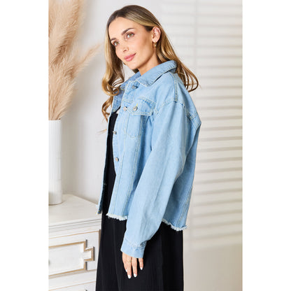 Denimjacka med råkant och nedsläppta axlar