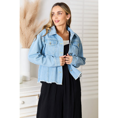 Denimjacka med råkant och nedsläppta axlar