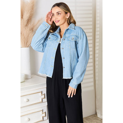 Denimjacka med råkant och nedsläppta axlar